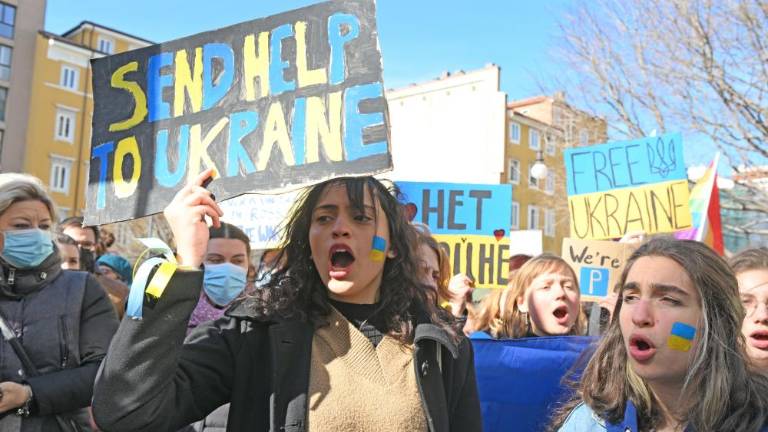 Tudi mir lahko govori dva različna jezika