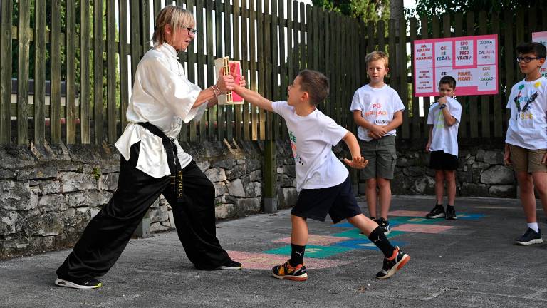 Kriški osnovnošolci so se poklonili Miroslavu Košuti