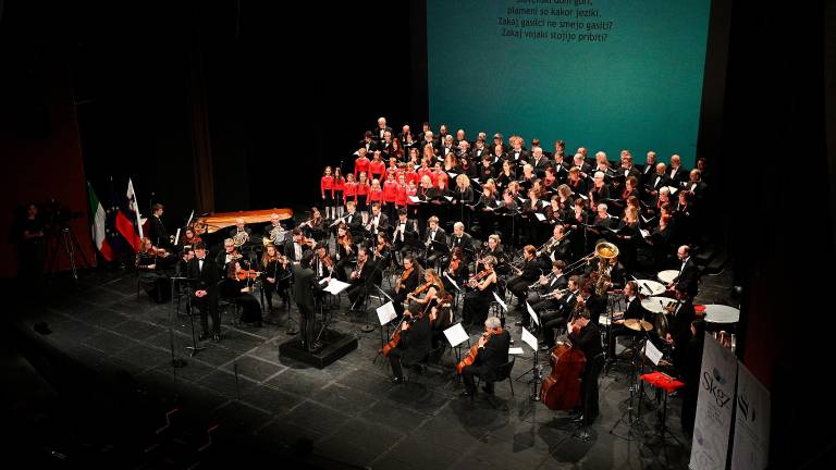 Osrednja proslava z Grmado v pristanu