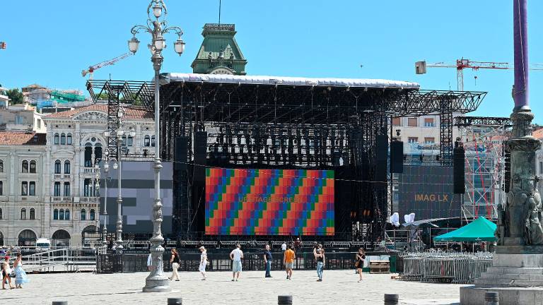 Gorillaz občinstvo popeljali na potovanje skozi 25 let svoje zgodovine