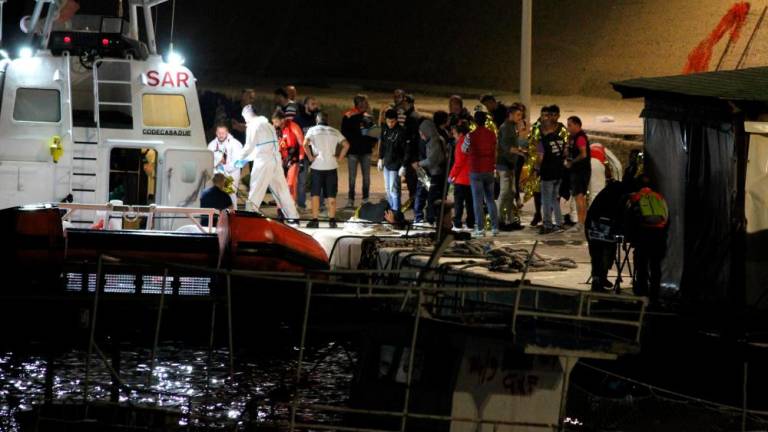 Pri Lampedusi umrlo več migrantov