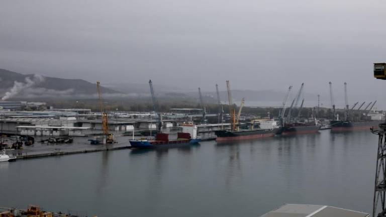 Potrebujejo še sedemdeset pristaniških delavcev