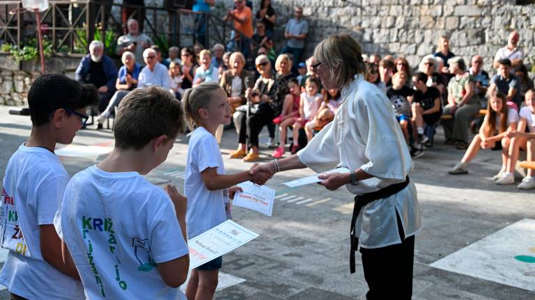 Kriški osnovnošolci so se poklonili Miroslavu Košuti