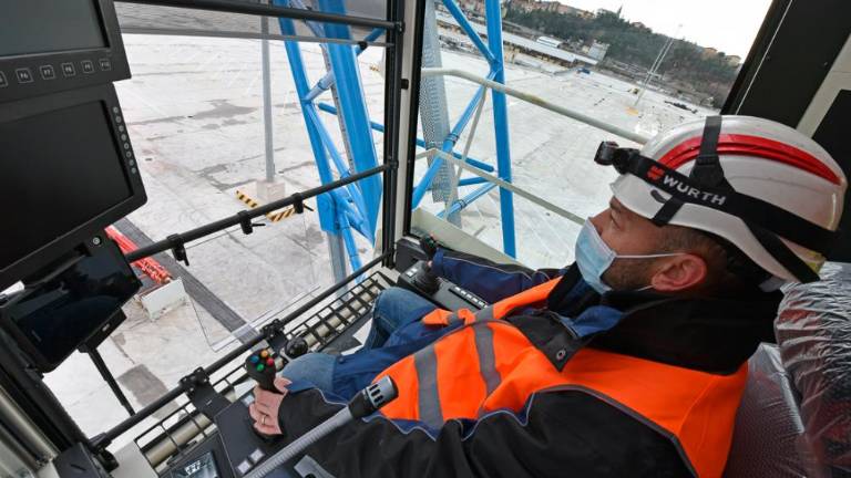 Kjer je bilo morje, zdaj stoji žerjav