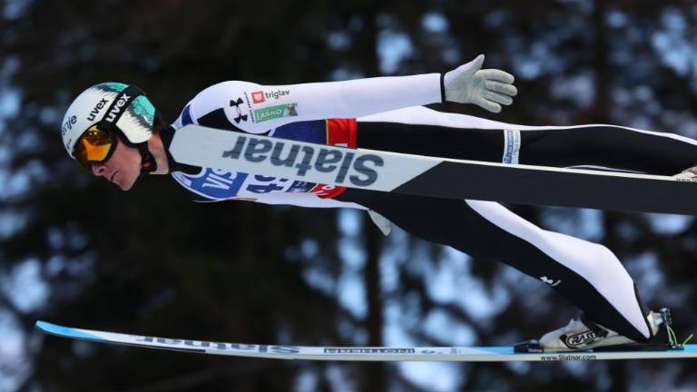 Domen Prevc zdržal pritisk v finalu in zmagal