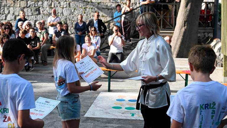 Kriški osnovnošolci so se poklonili Miroslavu Košuti