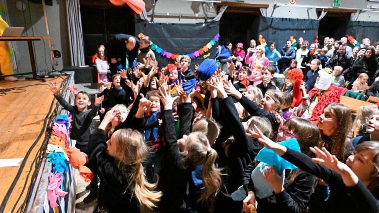 Pustni defile najmlajših na Opčinah