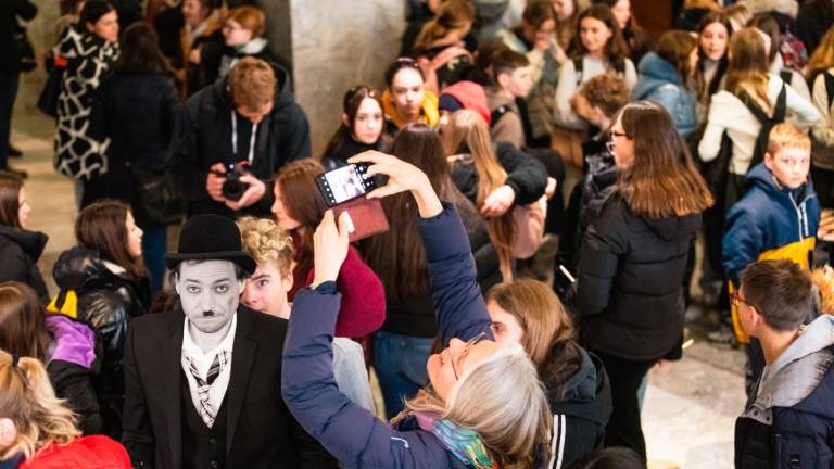 Kinomagnet za tkanje novih prijateljstev