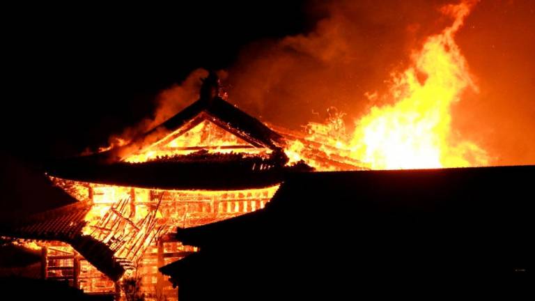 Požar uničil znameniti grad Shuri na Okinawi (foto)