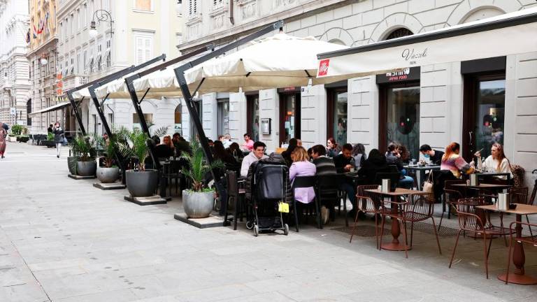 Spet kava, kosilo in aperitiv