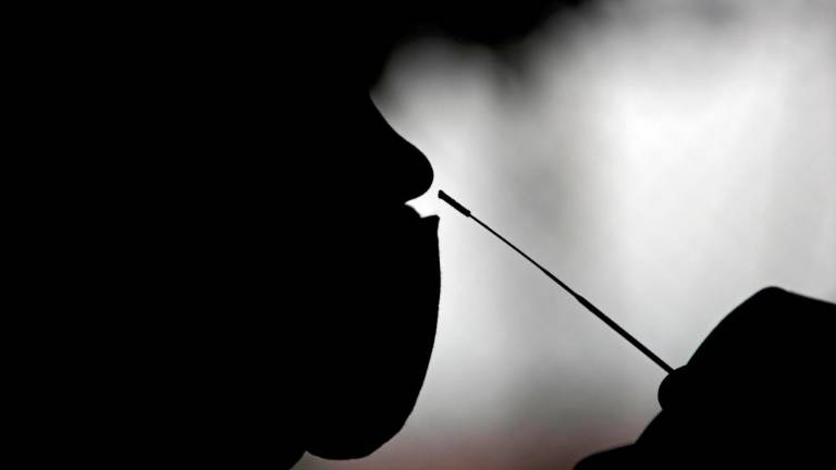 Slovenija: 984 testov, 13 potrjenih okužb