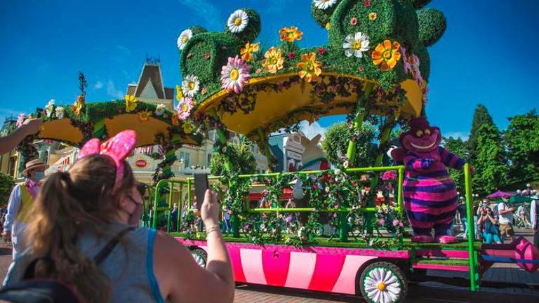 Vlak z evroposlanci namesto v Strasbourg prispel v Disneyland