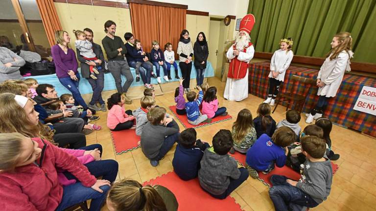 Otroke je obiskal Miklavž