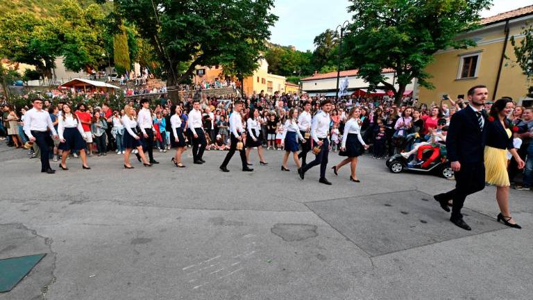 Prvi ples parterjev in parterc