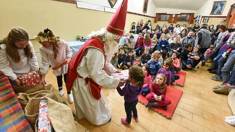 Otroke je obiskal Miklavž
