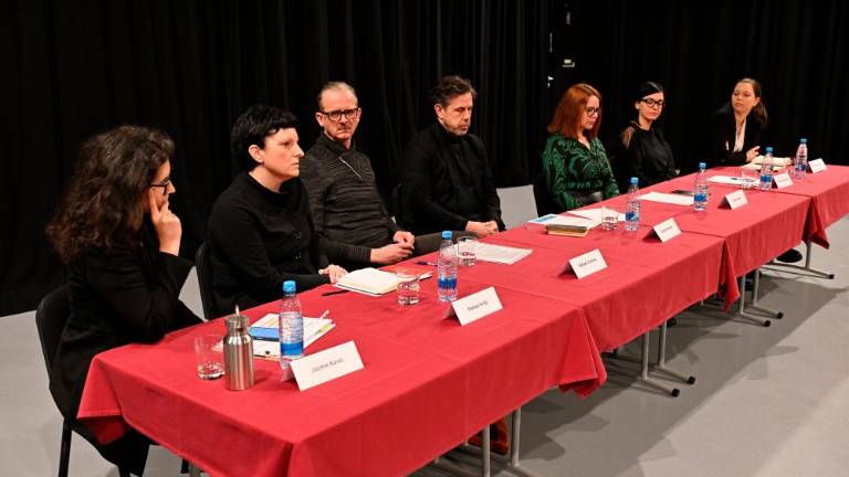 Nov človek na Vlaku št. 123 v bodočnost