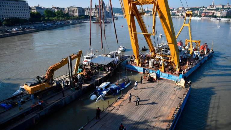 Iz Donave začeli dvigovati ladjo