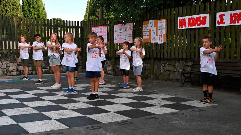 Kriški osnovnošolci so se poklonili Miroslavu Košuti