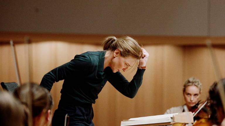 Izjemna umetnica, nasilna ženska