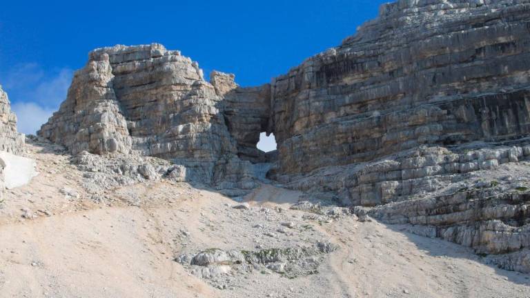 Med spustom s Prestreljenika ji je popustil klin