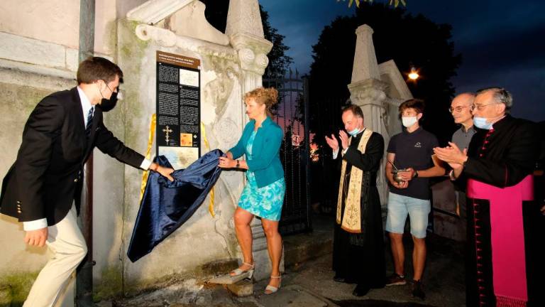 Z dvojezičnimi tablami širijo poznavanje dolinske zgodovine