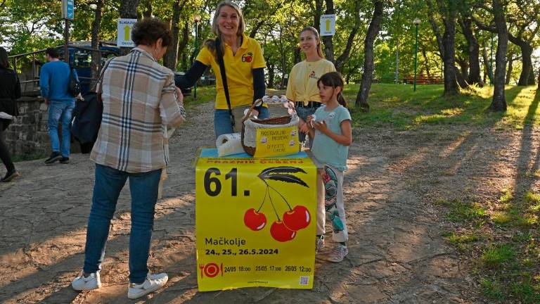 61. Praznik češenj v Mačkoljah