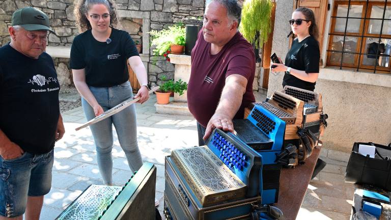 Praprot v znamenju festivala Vitovska &amp; harmonika