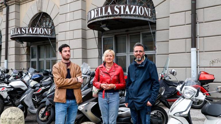 Izvedeti želijo, zakaj poslopja niso odprli za begunce