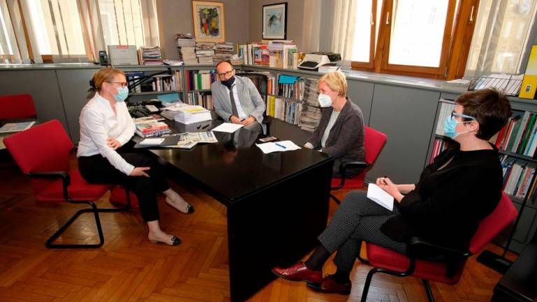 Ministrica Helena Jaklitsch na obisku v Trstu