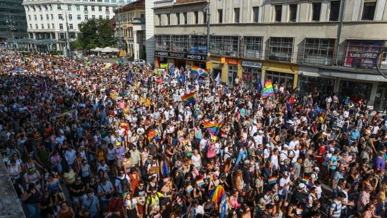 Večtisočglava množica zavrnila Orbanovo homofobno politiko