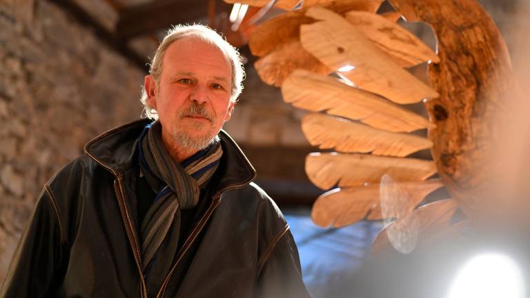 Kiparski objekti, ki ustvarjajo razpetost med zemljo in nebom