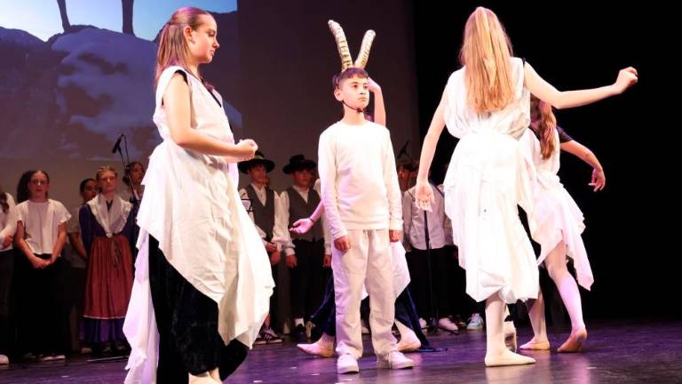 Zaigrali, zapeli in zaplesali z Zlatorogom in vilami