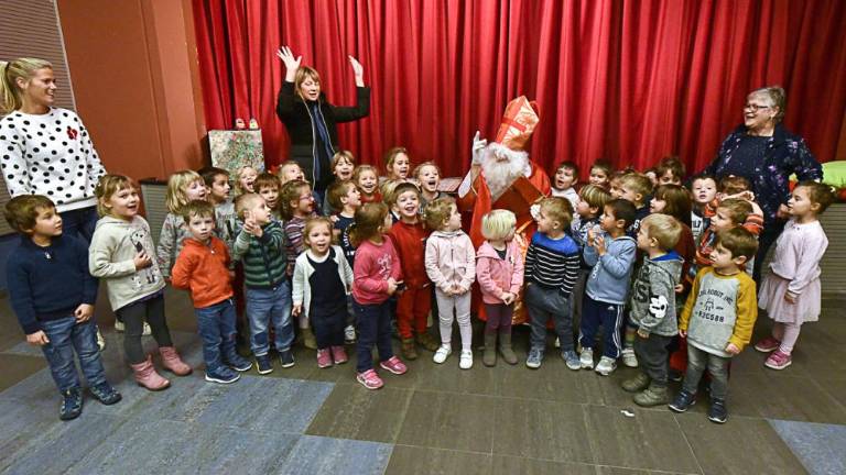 Otroke je obiskal Miklavž