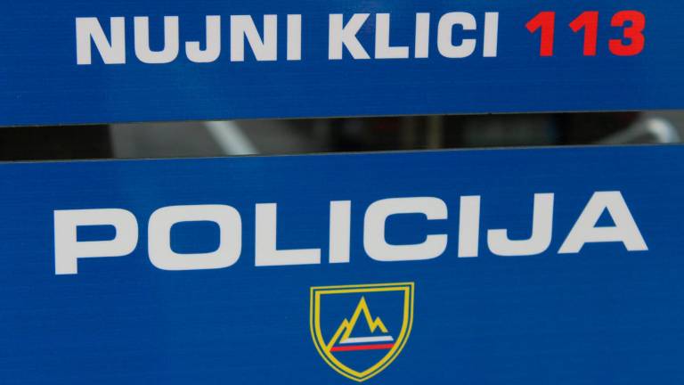 V nesreči poškodovana delavca v smrtni nevarnosti