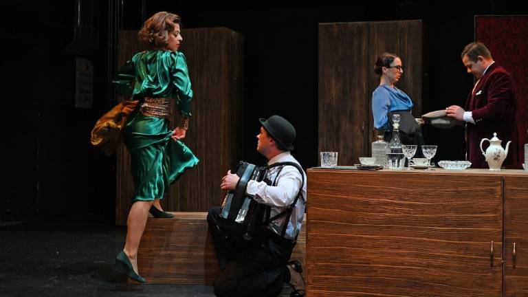 V zraku so ljubezen, denar in druge univerzalne teme