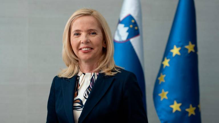 Notranja ministrica Bobnar napovedala odstop