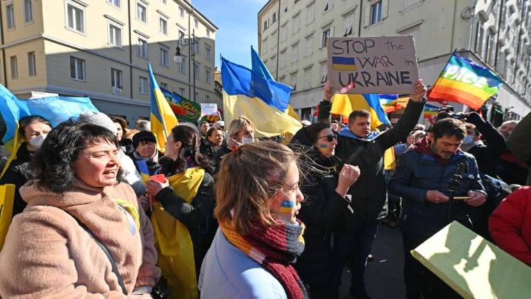 Tudi mir lahko govori dva različna jezika