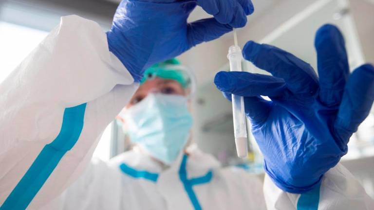 V Sloveniji še vedno visok delež pozitivnih testov