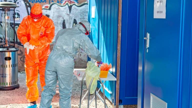 Slovenija podarila FJK 500 zaščitnih plaščev