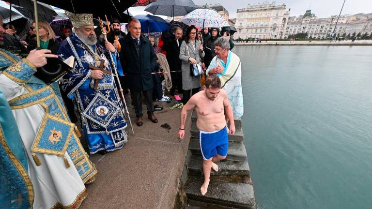 Grško-pravoslavni verniki so praznovali teofanijo