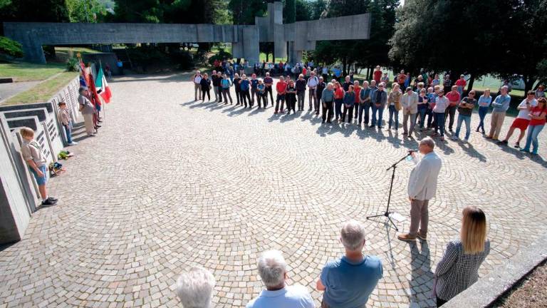 O spominu in pravičnosti pri spomeniku padlim v NOB