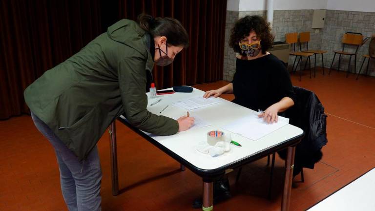 Zbiranje podpisov proti fašistični propagandi s polno paro