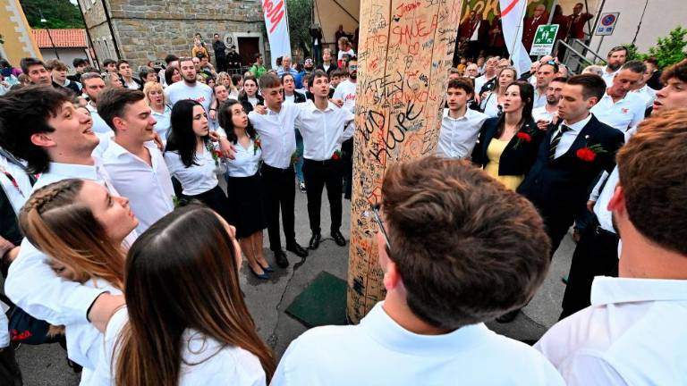 Na Majenci še zadnjič zapeli »Eno drevce mi je zraslo« (VIDEO)