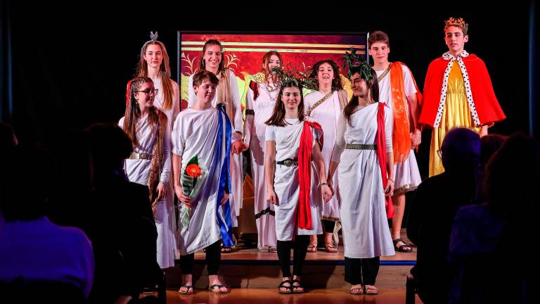 Goste popeljali v antični svet