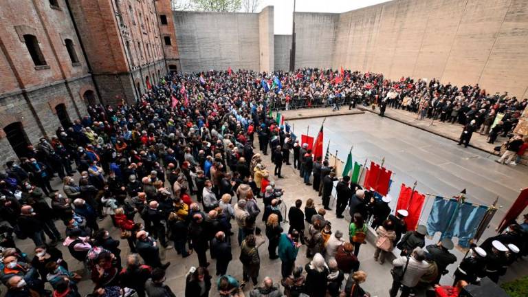 Slovesnost v spet polni Rižarni pod vtisom vojne