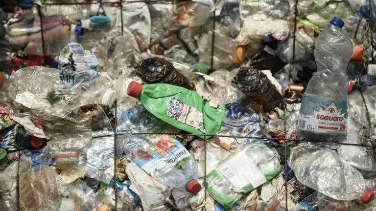 Recikliramo manj kot desetino plastike