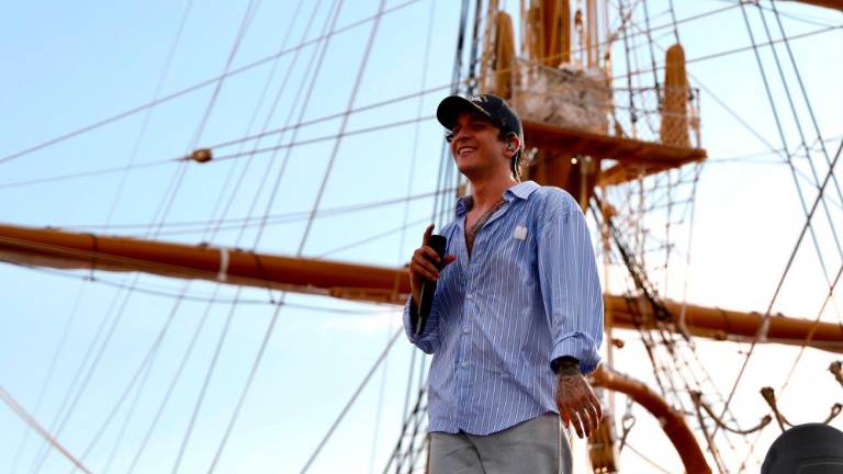 Na ladji Palinuro Tananai in drugi pevci