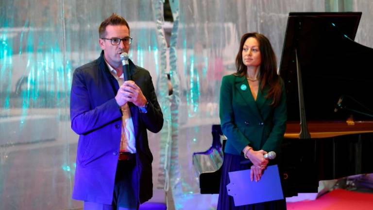 Simbol dialoga, upanja in preseganja meja (foto in video)