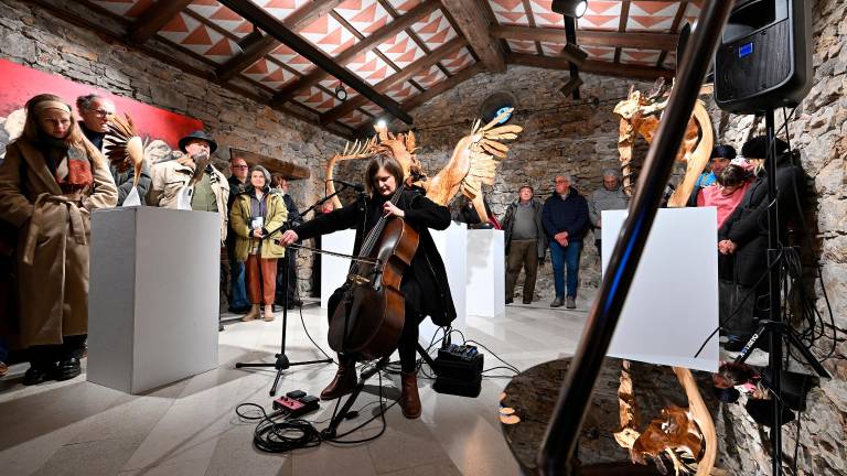 Kiparski objekti, ki ustvarjajo razpetost med zemljo in nebom