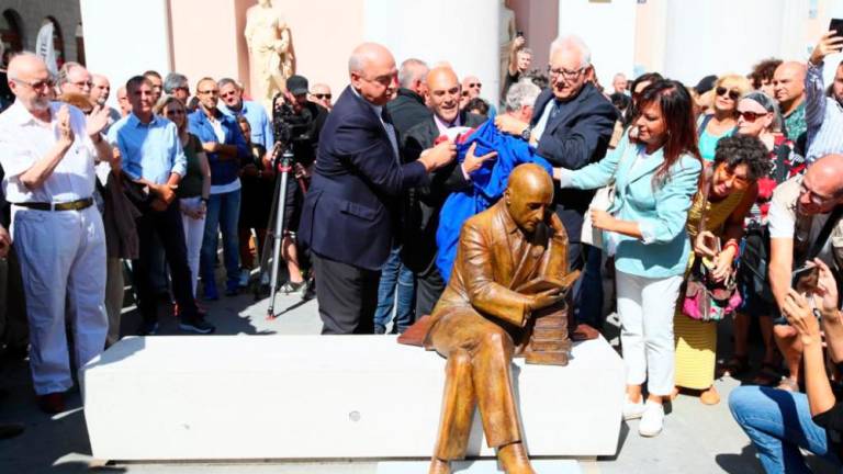 Hrvaška obsoja postavitev kipa D’Annunziu